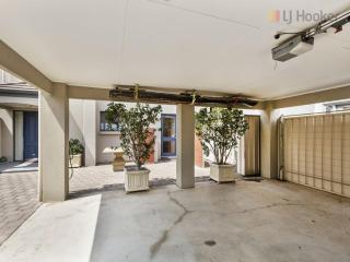 Stonesthrow Coorong Quays waterfront townhouse with views - Hindmarsh Island - 3