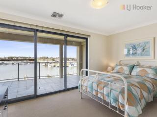 Stonesthrow Coorong Quays waterfront townhouse with views - Hindmarsh Island - 2