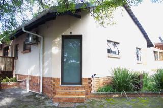 Sunbird Self-Catering Unit 8 - 1