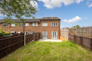 Modern home, Contractors friendly with 2 free parking spaces - 4
