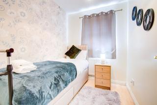 Colchester Comfort: 3BD Home Ideal for Work & Rest - Mile End - 5