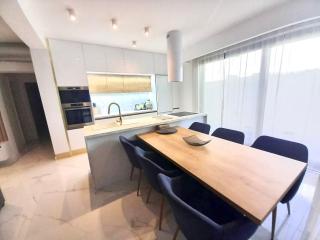 Luxury beachfront apartment with private pool, Vinjerac - 1