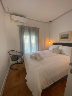 Neapoli Modern Apartment - 9