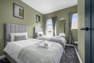 Sleek & Sunny 2BR -The Gallery House - Sleeps 5 - Family Friendly - Bolton - 8