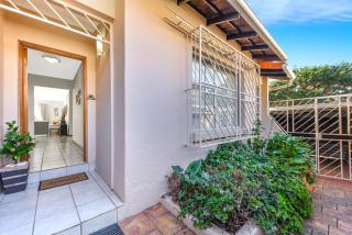 Spacious 1-Bedroom Cottage in Bryanston - Joanesburgo - 1