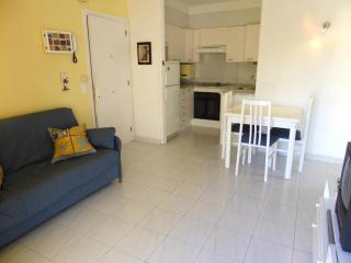Apartamento con terraza, jardín y piscina comunitaria a 200m de la playa en Sant Carles - ES-228-130 - Llança - 3