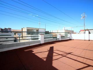 Apartamento céntrico en Roses, a 300m de la playa, con terraza solarium y WiFi. - ES-228-97 - 8