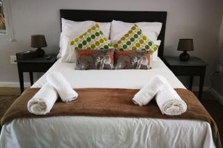 Caesar's Self-catering Open Plan Suite - 8