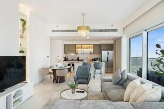 Elegant 2BR in Beachfront with Stunning Marina Views - 7