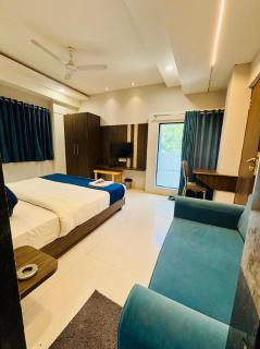 Hotel Suraj Kunj - Indore - 3