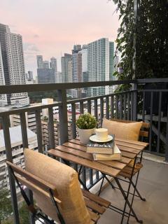 Brand-New Modern Suites with City View in Makati CBD - Manila - 9