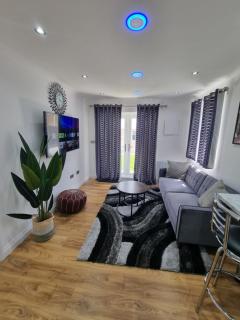 Very Cosy & Lovely 1 Bed Garden Apartment with side access - Slades Green - 9