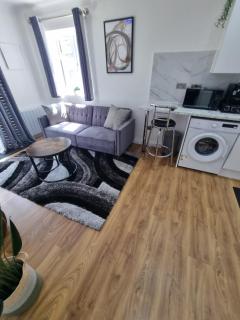 Very Cosy & Lovely 1 Bed Garden Apartment with side access - Slades Green - 5