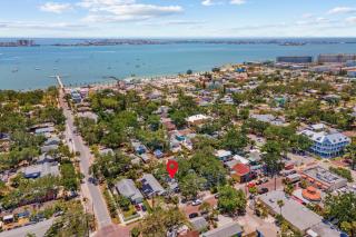 Stylish Gulfport House with Pool! Steps to Downtown Restaurants, Shops & Gulfport Beaches! - Sint-Petersburg - 0