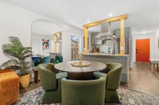 Stylish Gulfport House with Pool! Steps to Downtown Restaurants, Shops & Gulfport Beaches! - Sint-Petersburg - 4