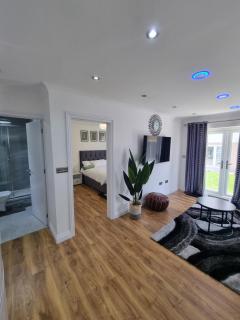 Very Cosy & Lovely 1 Bed Garden Apartment with side access - Slades Green - 7