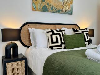 Modern Two-Bedroom Flat - Swindon - 0