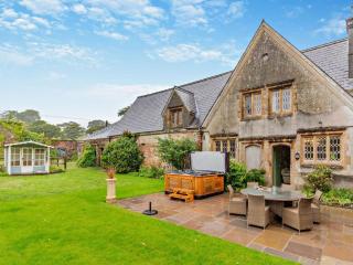 3 Bed in Minterne Magna 95219 - 0