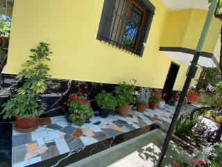 H&A Guest House - Golem - 1