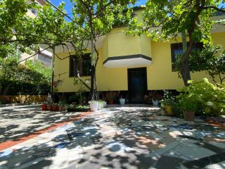 H&A Guest House - Golem - 2
