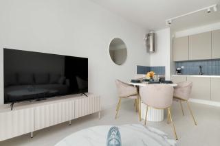 Modern Apartment Popiełuszki 2C with Parking in the Center of Gdańsk by Noclegi Renters - Danzig - 6