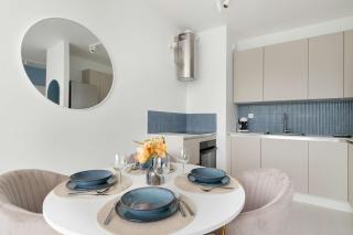 Modern Apartment Popiełuszki 2C with Parking in the Center of Gdańsk by Noclegi Renters - Danzig - 3