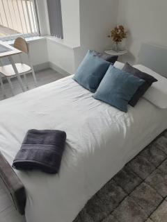 1 & 2 Bed Apartments - Desborough, Kettering, Family, Relocation, Free Parking, WIFI, Gateway - Kettering - 1