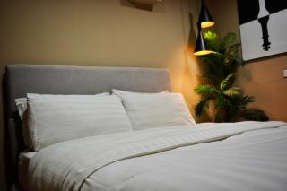 Gold Crest Mall Luxury Three-Bedroom Grand Suite - Lahore - 2