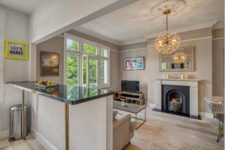 Stylish 1BR Scenic Balcony - 7