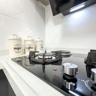 luxurious three bedroom apartment with swimming pool, ample parking space, children playground and a relaxing rooftop with amazing city views - Nairobi - 7