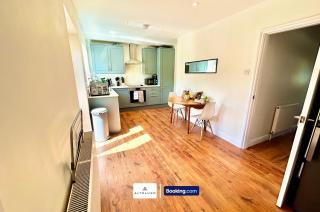 The Jungle by AltoLuxoExperience Short Lets & Serviced Accommodation With Free Parking - Bristol - 3