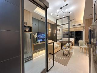 Brand-New Modern Suites with City View in Makati CBD - Manila - 0