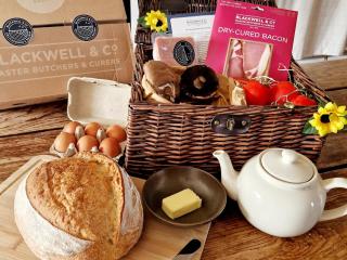 Cranfield Retreat & Glamping & Hobbit House - Long Melford - 3