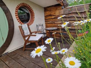 Cranfield Retreat & Glamping & Hobbit House - Long Melford - 4