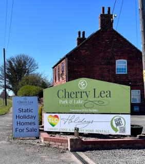 Etna Laurels at the peaceful Cherry Lea Holiday Park and Fishing Lake - Burgh le Marsh - 1