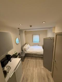 Letzi Premium Cozy Retreat Private En-Suite Rooms, Wembley - London - 5