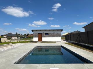 Home by the Pool & Garden - - 9