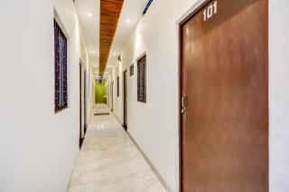 SPOT ON L G Guest House - Jāmb - 0