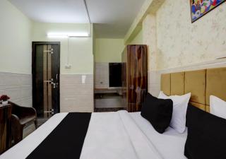 Hotel Vista 18 Inn Couple Friendly - Noida - 1