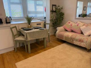 Flat in the heart of Leigh on Sea less than 2 miles from the beach - 5