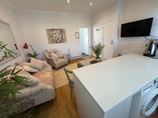 Flat in the heart of Leigh on Sea less than 2 miles from the beach - 9