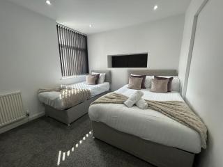 Luxury Seaside Apartments with Free Parking - 1