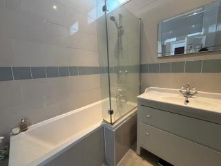 Brilliantly Located 2BD Retreat in West London - Londra - 5