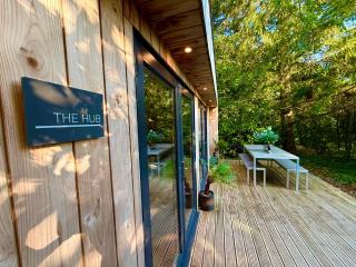 Sunridge Fishing Lodge with Hot Tub & Giant Cinema - Plymouth - 6