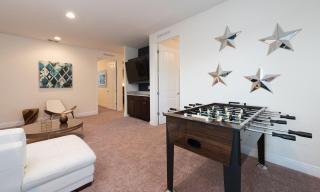 Stylish Sleek 9 Bdrm Home with Full Kitchen at Encore - 7