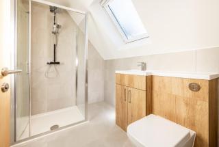 NEW! Stylish & Comfortable 5 bedroom home with Parking & Garden - Excellent Location - Saint Leonards - 4