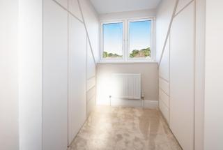 NEW! Stylish & Comfortable 5 bedroom home with Parking & Garden - Excellent Location - 3