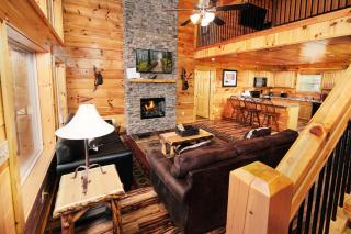 2BR, slps 10, 8 min to Dollywood, hot tub! - Pigeon Forge - 2