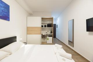 Stylish elevated ground floor studio with yard - Athen - 8
