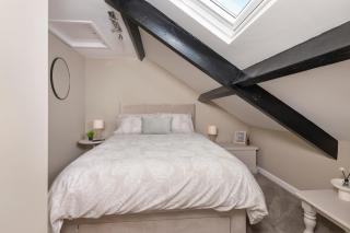 4-Bed House sleeps 8 Groups & Work Stays - 4